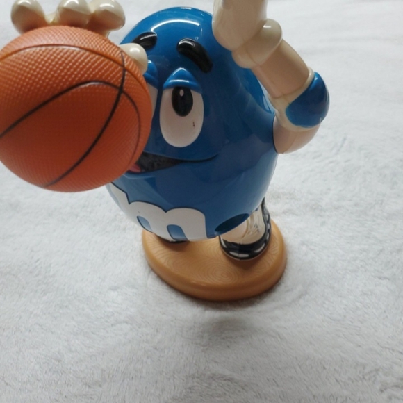 M&M candy dispenser - Picture 4 of 4